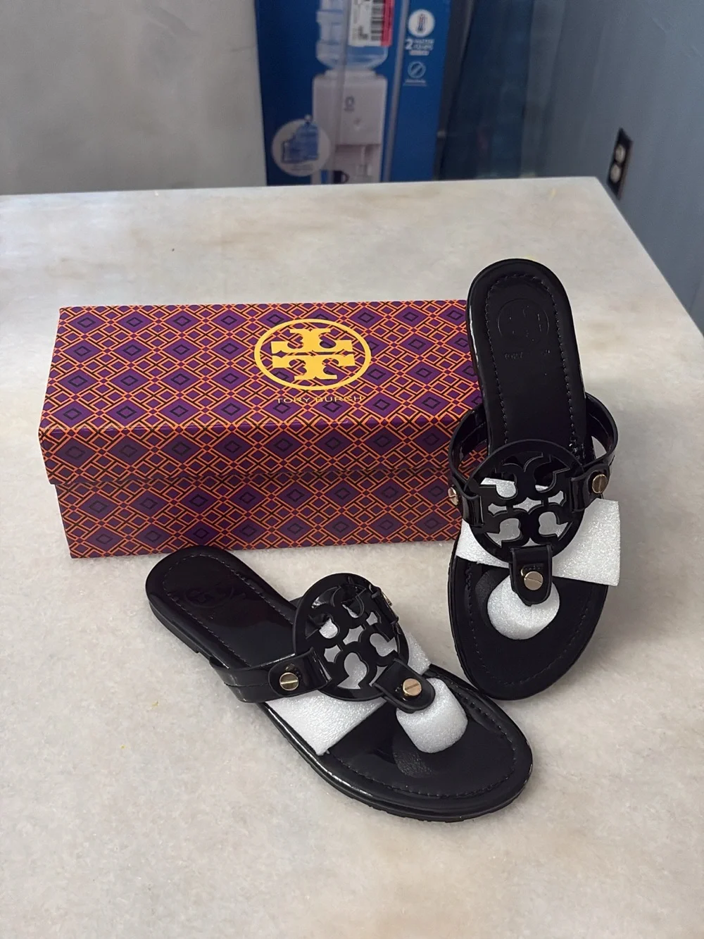 Tory Burch Black Logo Cutout Leather Thong Sandals